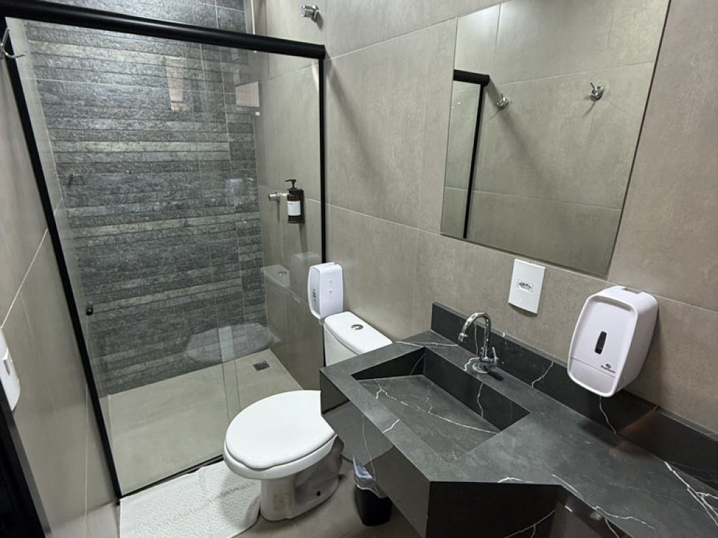 QUARTO 1 - SUITE - CASAL - BANHEIRO