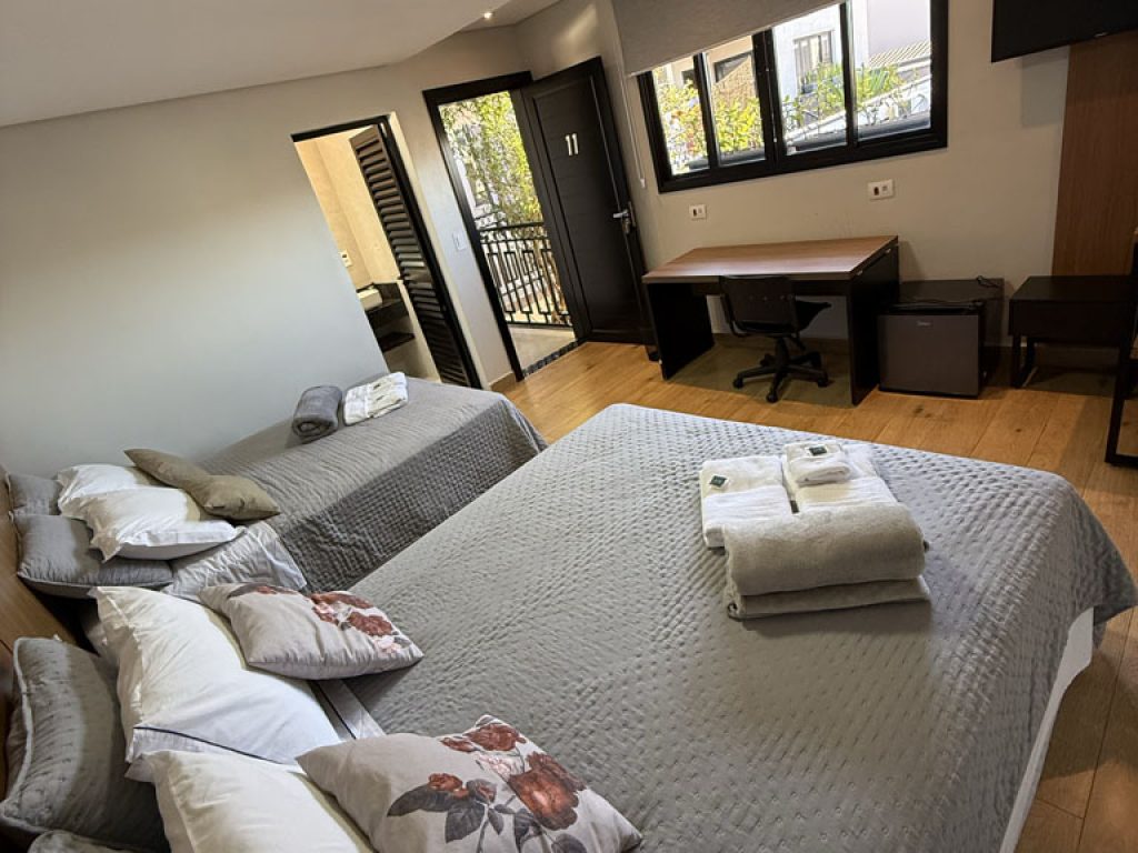 QUARTO 11 - SUITE MASTER - 2 CAMAS DE CASAL - 3