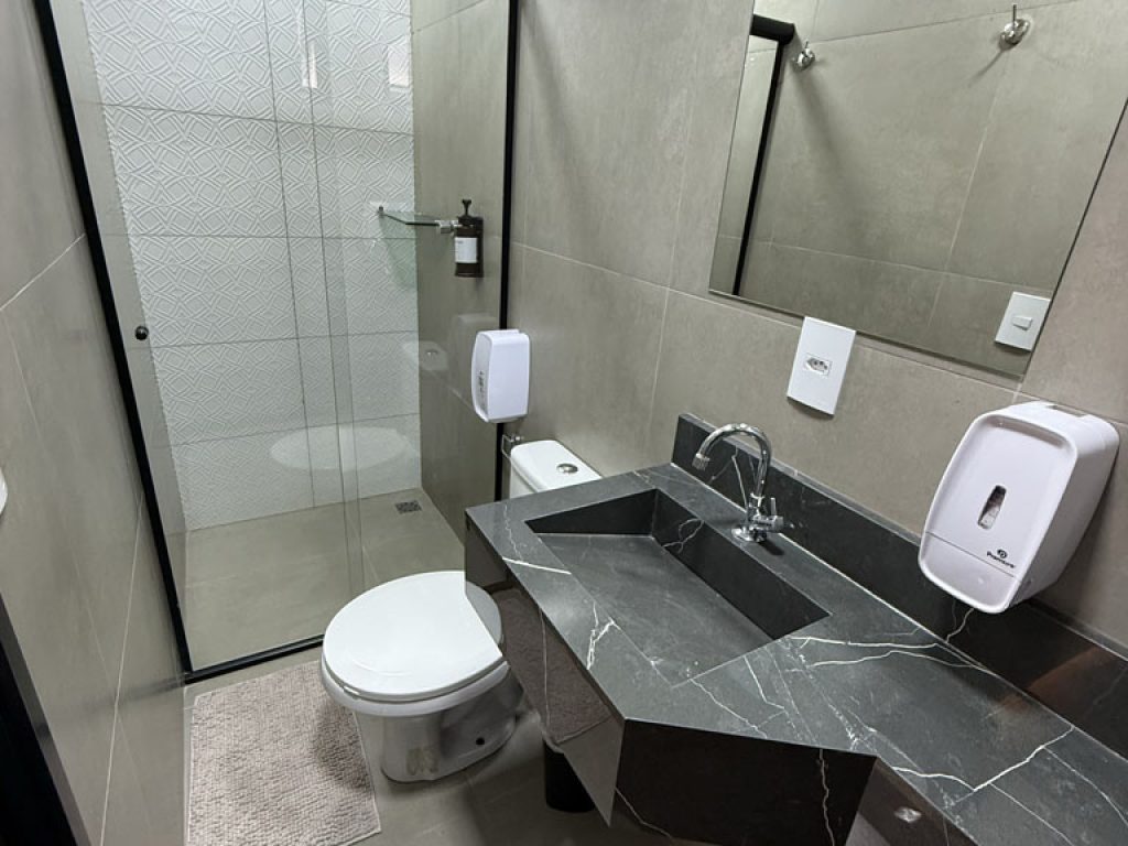 QUARTO 2 - SUITE - CASAL - BANHEIRO