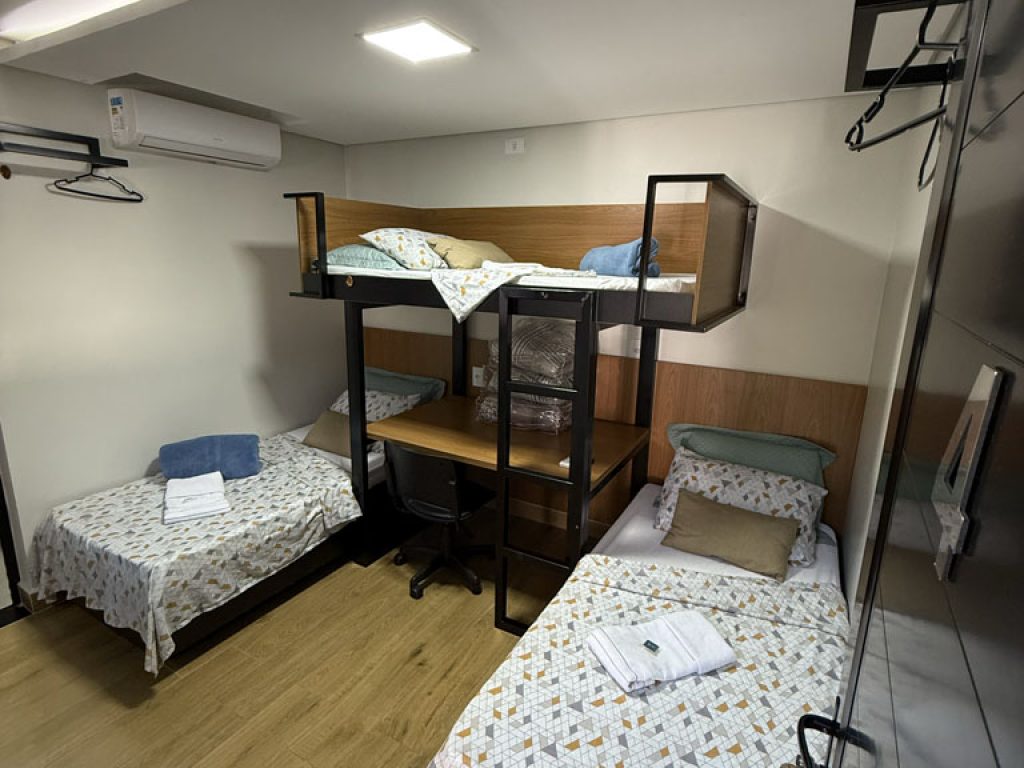 QUARTO 4- SUITE - _3 camas de solteiro_ - 1