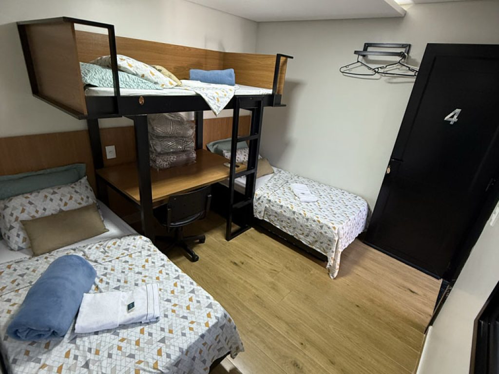 QUARTO 4- SUITE - _3 camas de solteiro_ - 2